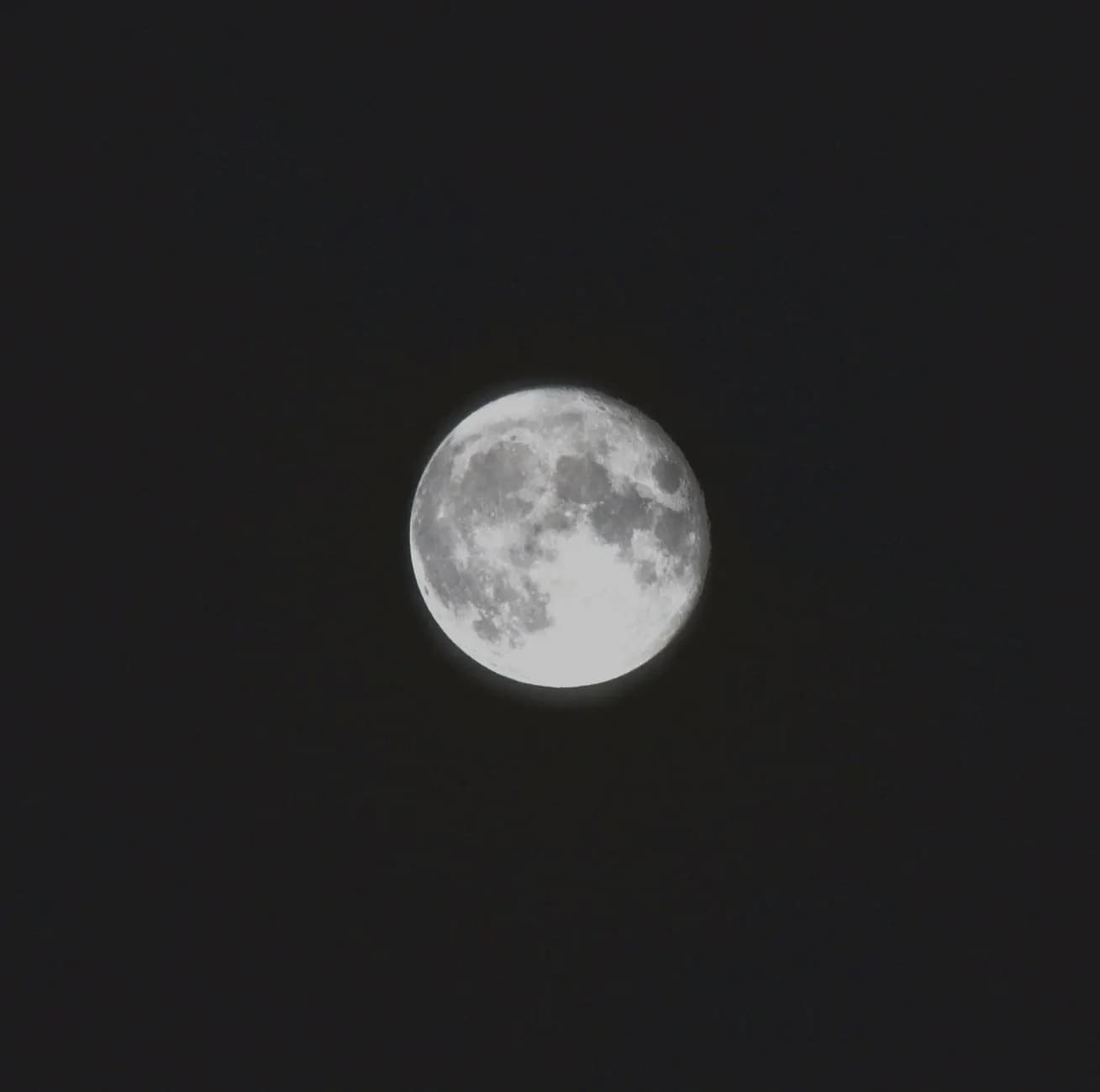 Luna llena: cómo aprovechar su energía — imagen de luna