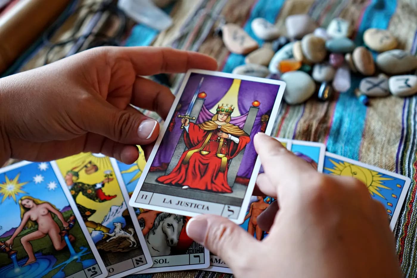 El Rey de Espadas: el juez recto — imagen de tarot