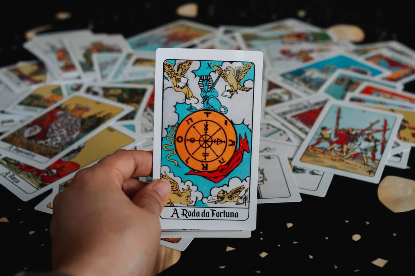 El Caballo de Espadas: la mente veloz — imagen de tarot