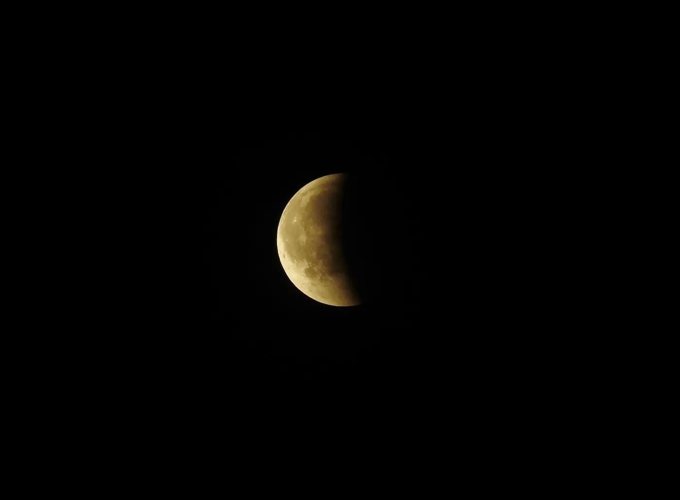 Eclipse lunar parcial el 28 de agosto de 2026 — ilustración de astronomía